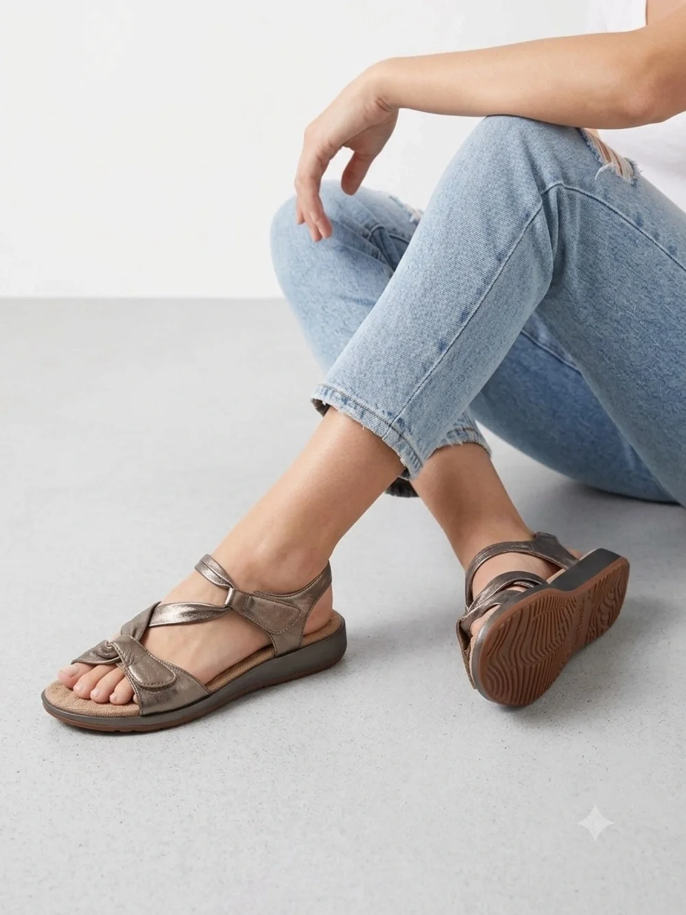 SoftWalk women's Del Rey leather sandals. Size 11M